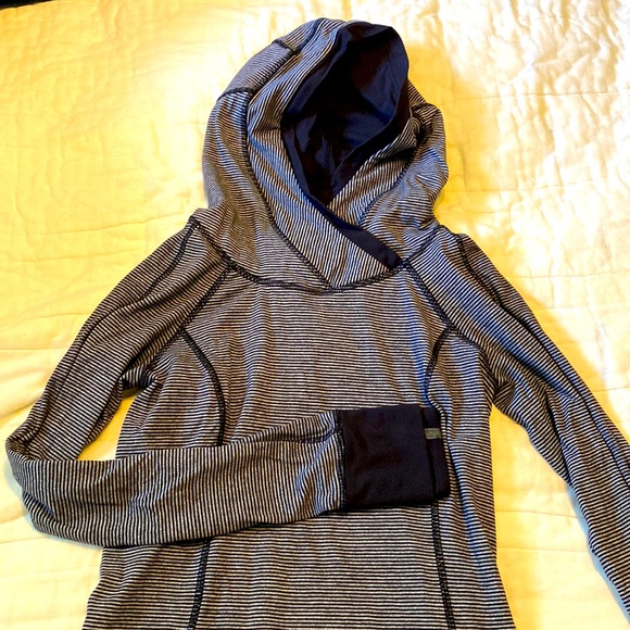 Lululemon Think Fast hoodie, striped RARE - Picture 2 of 9